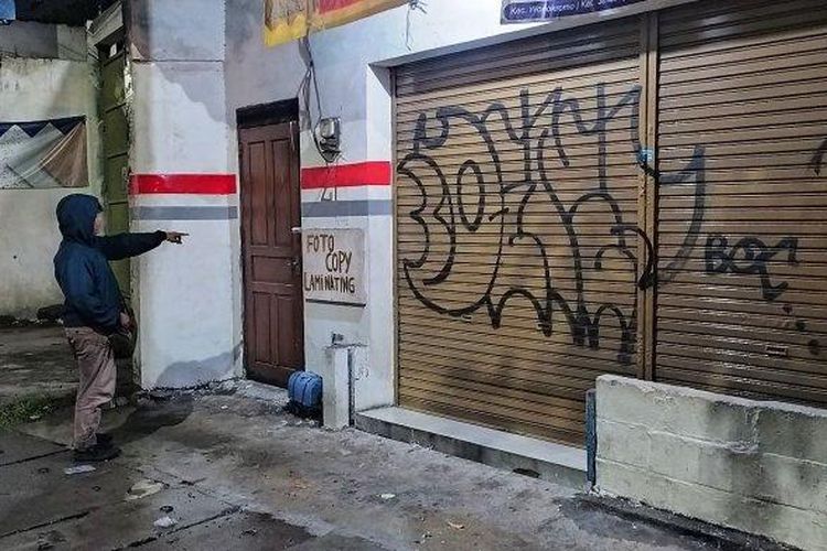 LOKASI KEJADIAN - Janda berinisial TJC umur 56 menjadi korban pencurian dan pelecehan dalam rumah tokonya di Jalan Simo Jawar, Sukomanunggal, Surabaya, Rabu (17/1/2024) sekitar pukul 01.00 WIB.