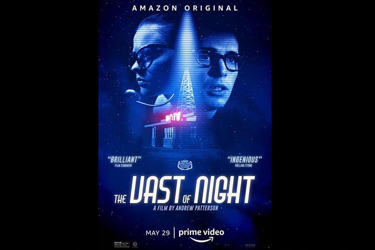 Sierra McCormick dan Jake Horowitz dalam film fiksi ilmiah The Vast of Night (2019).