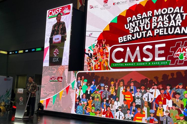Kepala Eksekutif Pengawas Pasar Modal, Keuangan, Derivatif, dan Bursa Karbon OJK (KE PMDK) Inarno Djajadi dalam pembukaan Capital Market Summit & Expo (CMSE) 2025, Jumat (17/10/2025).