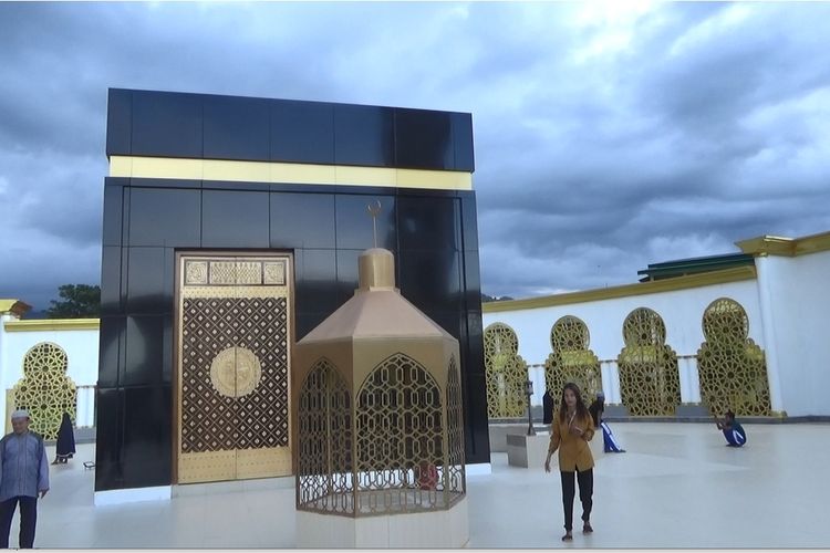 Replika Kabah Masjid Agung Luwu-Palopo setiap harinya terutama pada sore hari menjadi ramai dikunjungi warga untuk dijadikan sebagai tempat wisata Islami, dan menjadi tempat Instagram-able yang menyenangkan, Senin (07/11/2022)