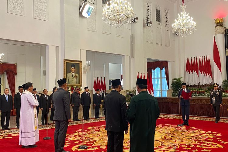 Dilantik Jokowi, Thomas Djiwandono Resmi Jabat Wamenkeu