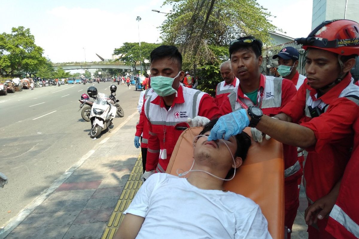 Salah Satu Masa Demo Yang Terluka dan Diamankan Oleh Petugas PMI, Rabu (22/5/2019)