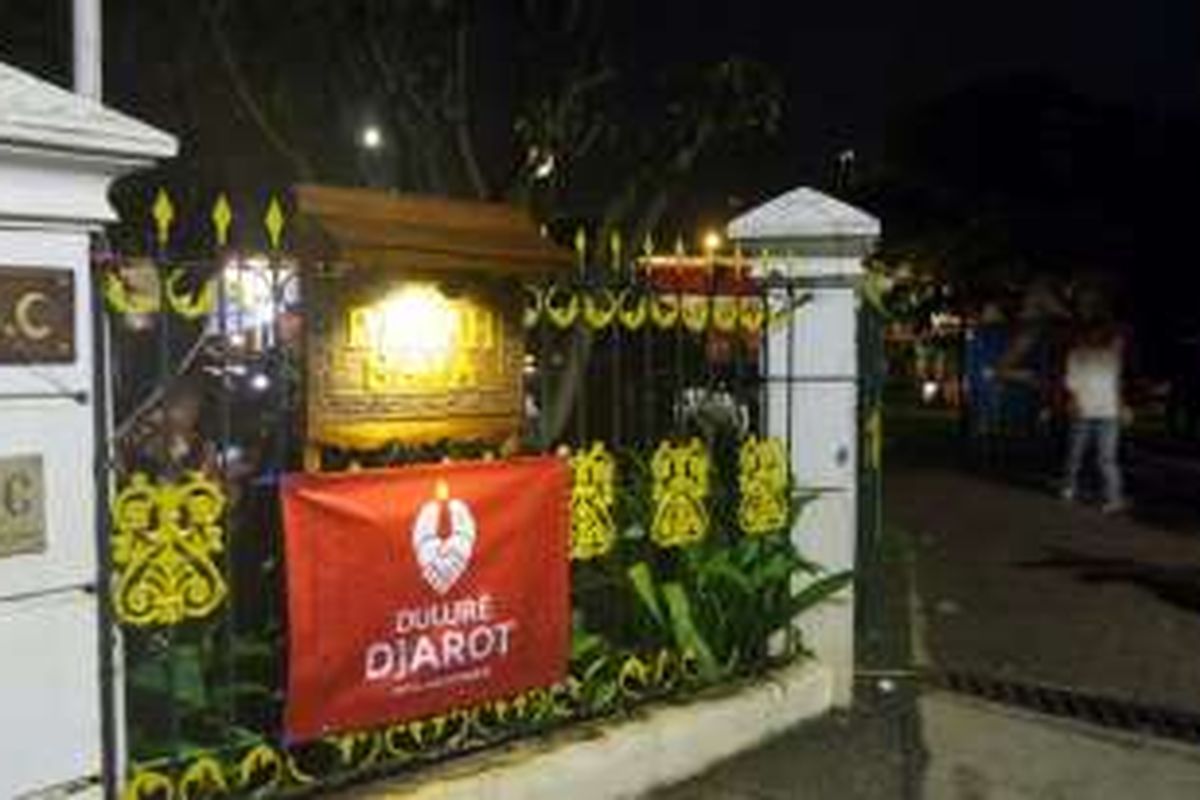 Rumah di Jalan Batu, Gang Arab, Pasar Minggu menjadi posko bagi Bacawagub DKI Djarot Saiful Hidayat dan pendukungnya. 
