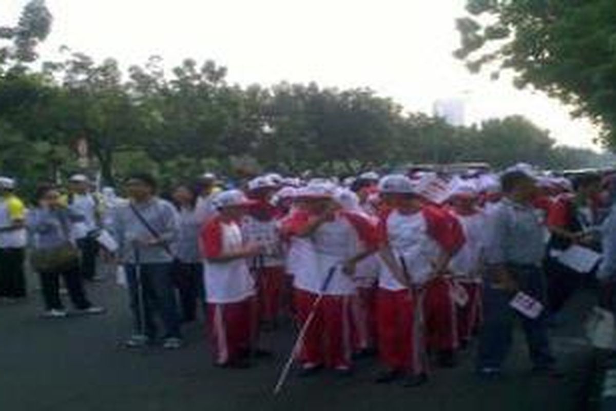 Gerak Jalan penyandang disabilitas dalam rangka hari Disabilitas Internasional, Minggu (2/12/2012).