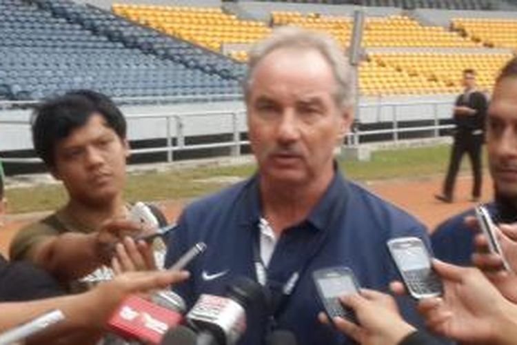 Pelatih tim nasional Indonesia, Alfred Riedl.