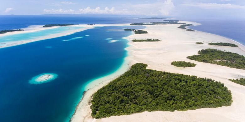 Ilustrasi Kepulauan Widi, atau yang dalam pelelangan disebut Widi Reserve, yang akan dilelang oleh rumah lelang asing Sotheby's Concierge Auctions yang berbasis di New Yrok AS.