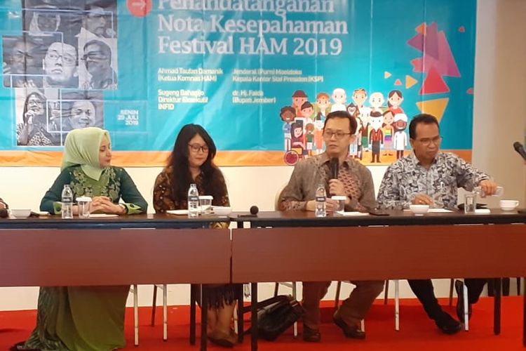 Komisioner Pendidikan dan Penyuluhan Komnas HAM, Beka Ulung Hapsara, dalam diskusi terkait festival HAM 2019 di Hotel Oria, Jakarta Pusat, Senin (29/7/2019). 