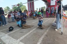 Anaknya Ikut Lomba di Tempat Berdebu, Emak-emak: Sudah Biasa Main di Sini