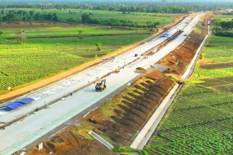 Konstruksi Jalan Tol Probolinggo-Banyuwangi (Probowangi) tahap 1 dari Gending hingga ke Besuki.