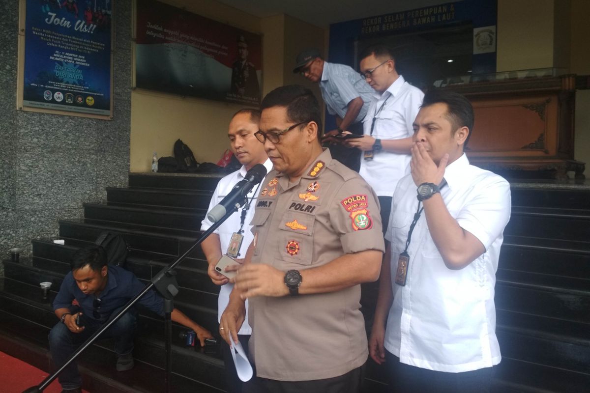 Kabid Humas Polda Metro Kombes Argo Yuwono memberikan keterangan kepada media terkait pemanggilan Rocky Gerung pada Rabu (30/1/2019), di Polda Metro Jaya