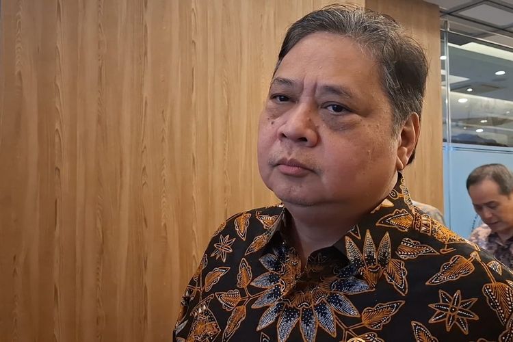 Menteri Koordinator Bidang Perekonomian Airlangga Hartarto saat ditemui di kantornya, Jakarta, Jumat (12/9/2025).
