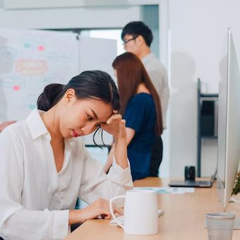 Zodiak yang Rentan Burnout di Kantor