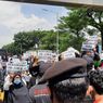 Massa Simpatisan Rizieq Shihab Masih Bertahan, Polisi Ancam Swab Test