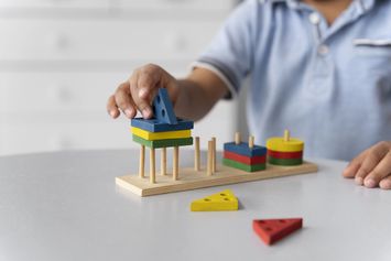 Stimulasi Motorik Halus: Cara Sederhana Melatih Ketangkasan Tangan Anak Sejak Dini