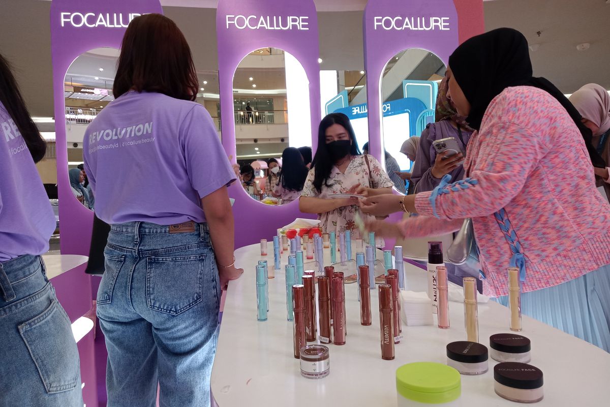 Focallure mengadakan pameran kecantikan pertamanya, yakni FocalluRevolution Vol 1, di The Forum Mal Kelapa Gading 3, Jakarta Utara.
