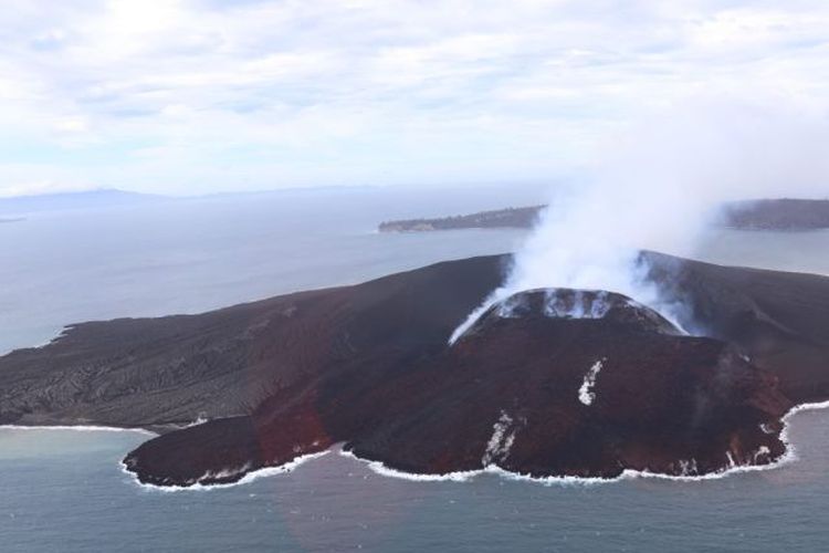 Gunung Anak Krakatau, gunung yang ada di bawah laut.