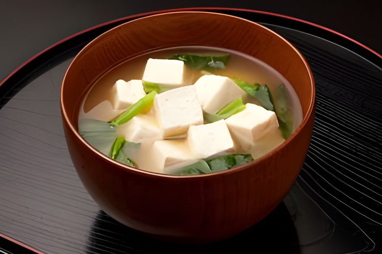 ilustrasi sup miso tofu bayam menu simpel untuk sahur