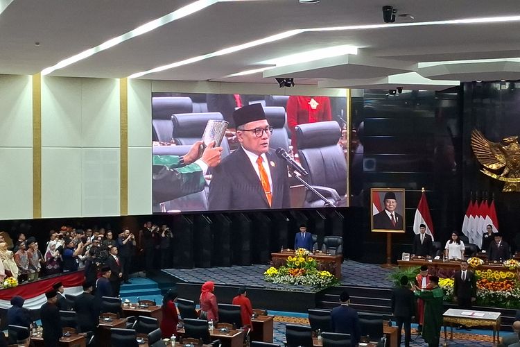 Suhud Alynudin Resmi Dilantik Jadi Ketua DPRD DKI Jakarta