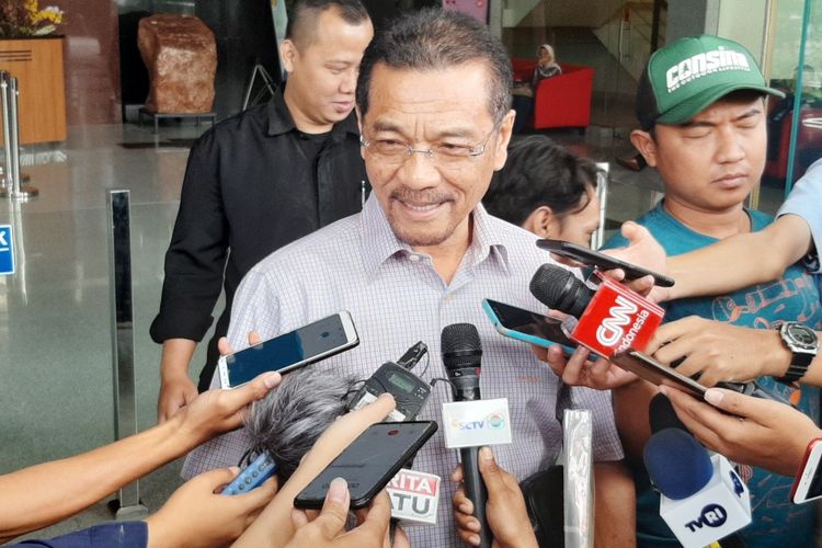 Mantan Menteri Dalam Negeri Gamawan Fauzi di Gedung Merah Putih KPK, Senin (18/11/2019).