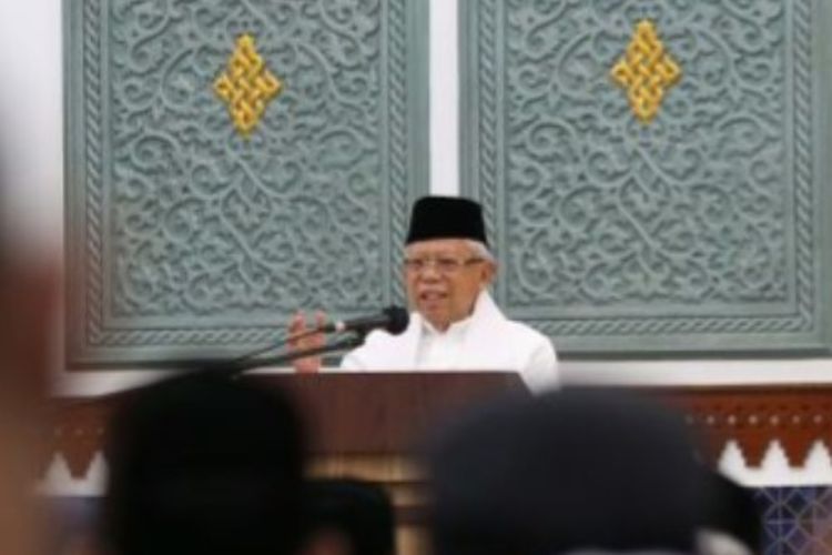 Wakil Presiden Ma'ruf Amin pada kunjungan kerja (kunker) ke Aceh selain memberi tausiah dan shalat tarawih berjemaah di Masjid Raya Baiturrahman Banda Aceh, Aceh, Rabu (29/3/2023).