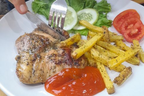 Mencicipi Steik Ayam ala Singapura di Cafe Karawang