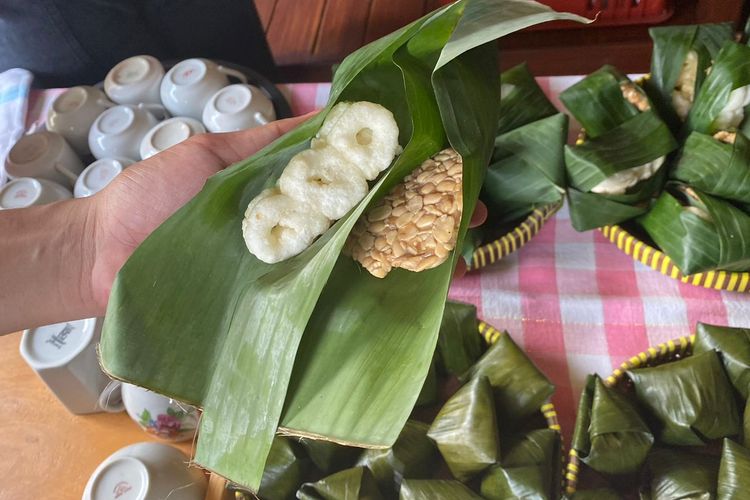 Geblek dan tempe benguk besengek khas Kulon Progo