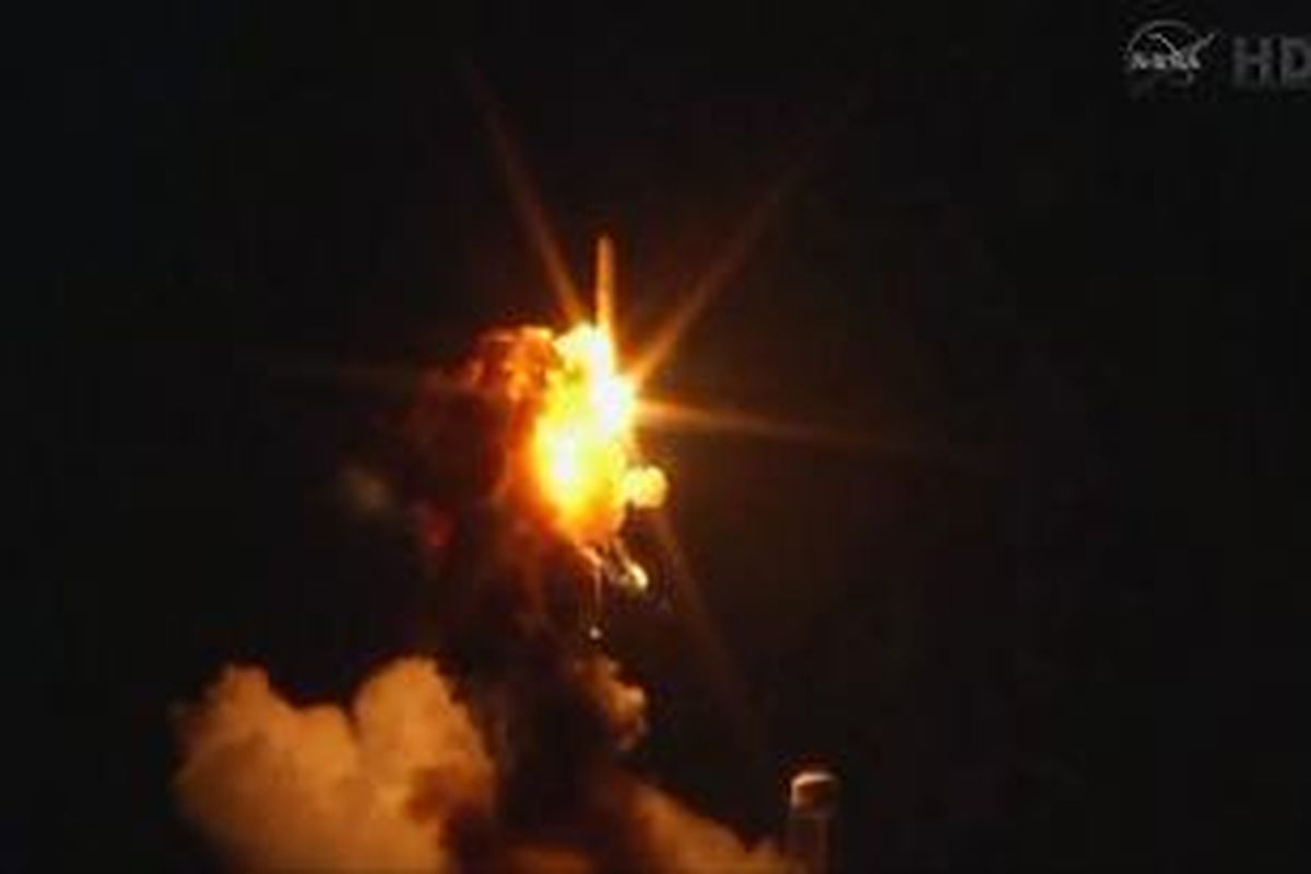 Pesawat antariksa milik NASA meledak sesaat setelah peluncuran di Virginia, Amerika Serikat, Selasa (28/10/2014) petang waktu setempat atau Rabu (29/10/2014) dini hari WIB.