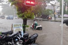 Pengendara Motor Jangan Nekat Terobos Banjir