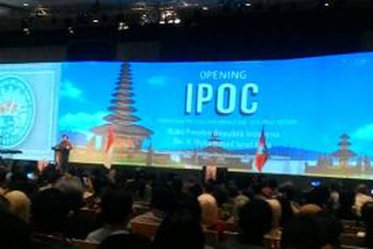 Wakil Presiden Jusuf Kalla saat memberikan sambutan dalam acara Indonesian Palm Oil Conference (IPOC) 2015 di Nusa Dua, Bali, Kamis (26/11/2015)