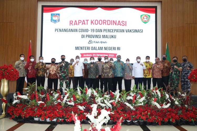 Rapat Koordinasi (Rakor) Penanganan Covid-19 dan Percepatan Vaksinasi di Aula Kantor Gubernur Maluku, Jumat (24/12/2021)