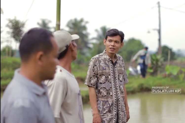 Penyuluh Perikanan Satuan Administrasi Pangkal (Satminkal) Balai Riset Perikanan Budidaya Air Tawar dan Penyuluhan Perikanan (BRPBATPP) Bogor, Jawa Barat (Jabar), Nurkholik.