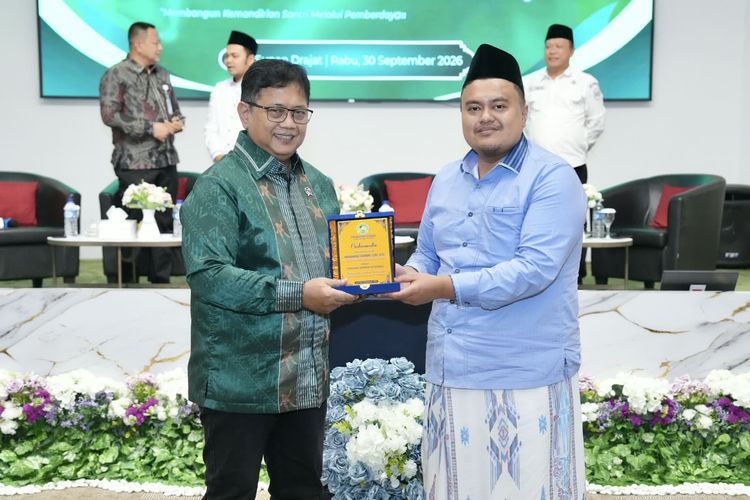 Silaturahmi Alumni Sunan Drajat, Wamen Viva Yoga Ajak Santri Kembangkan Usaha di Kawasan Transmigrasi