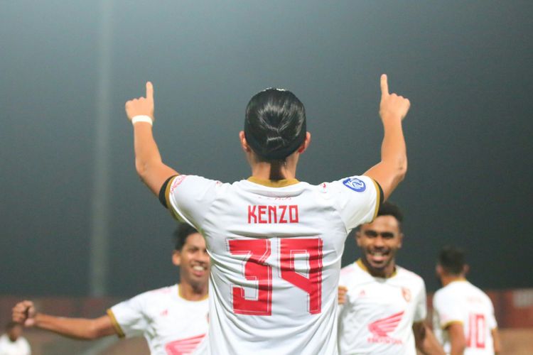 Selebrasi Kenzo Nambu dalam laga Madura United vs PSM Makassar di Gelora Madura Ratu Pamelingan, Jumat (31/3/2023). PSM juara Liga 1 2022-2023 usai membekuk Madura United 3-1.