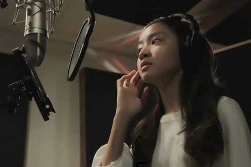 Phoebe Paris Bangkitkan Semangat Lewat Lagu Imperfect Beauty