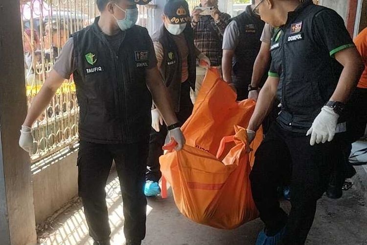 Sopir Asal NTT Ditemukan Tewas Terluka di Indekos Makassar, Polisi Amankan Cangkul