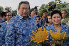 Puisi “Flamboyan” SBY untuk Sang Kekasih, Kristiani Herawati...