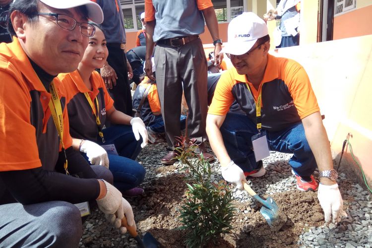 Presiden Direktur KTB, Atsushi Kurita, dalam acara serah terima perbaikan sekolah di SDN Sinargalih 01 Jonggol, Kamis (23/11/2017).