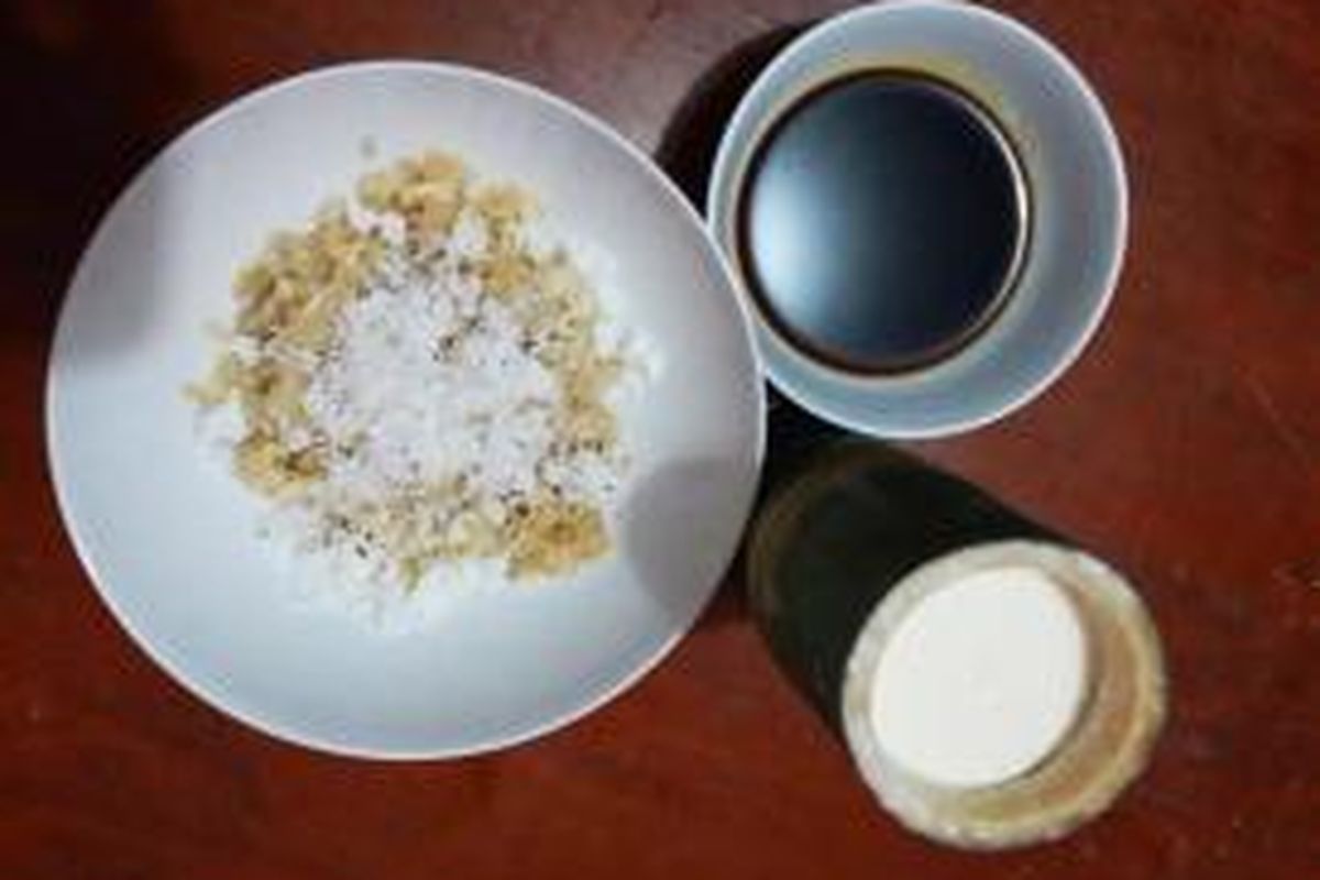 Ampiang dadiah dengan kuah dan fermentasi susu