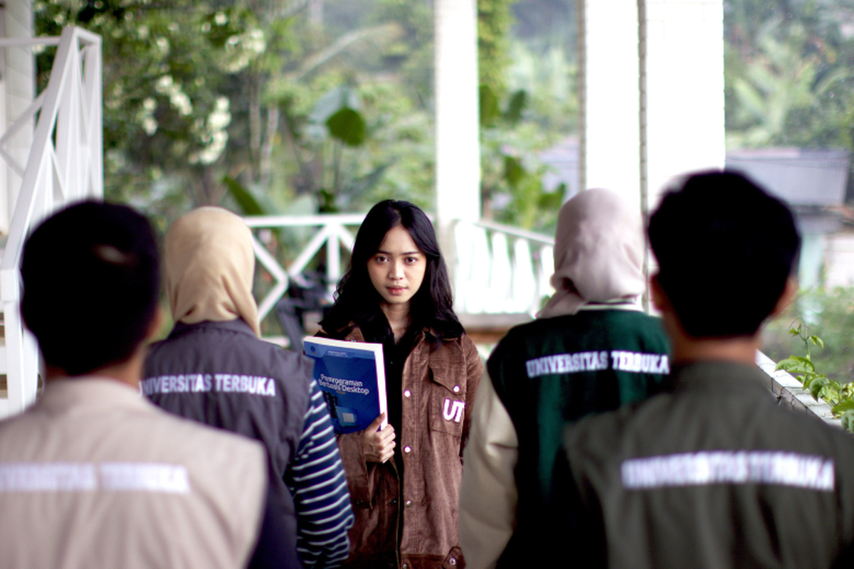 Universitas Terbuka tawarkan pembelajaran jarak jauh dengan biaya terjangkau. 