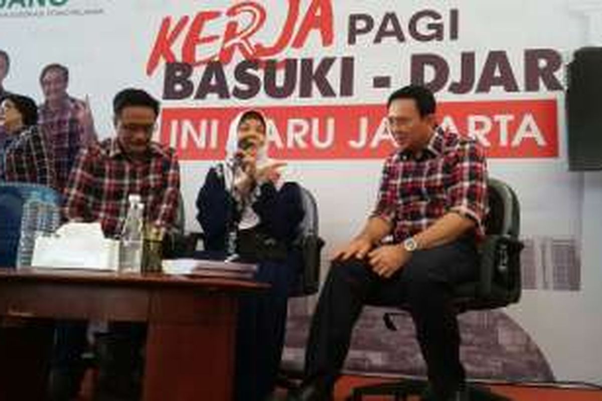 Pasangan calon gubernur-wakil gubernur DKI Jakarta Basuki Tjahaja Purnama dan Djarot Saiful Hidayat bersama Ummi Nurul, di Rumah Lembang, Menteng, Jakarta Pusat, Senin (19/12/2016).