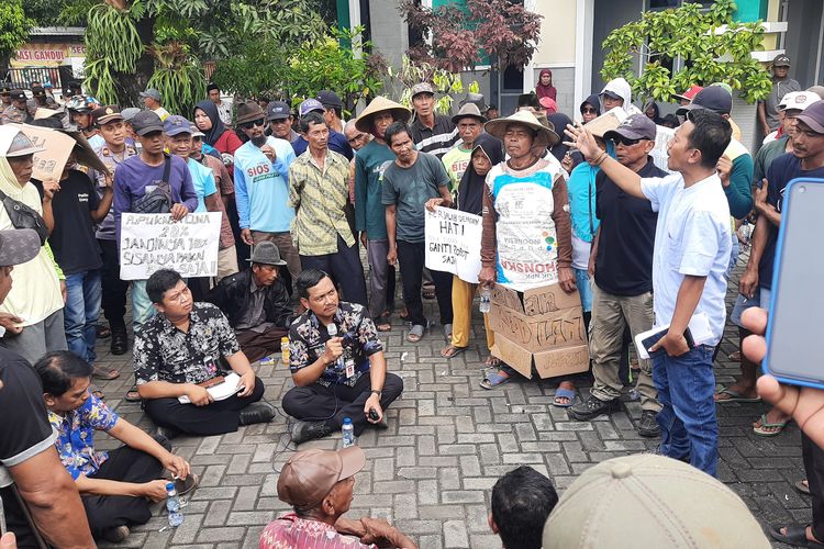 Dispertan Pati Diserbu Petani: Pupuk Subsidi Langka, Jatah Pupuk Hanya 20 Persen