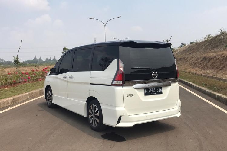 Test Drive Nissan Serena