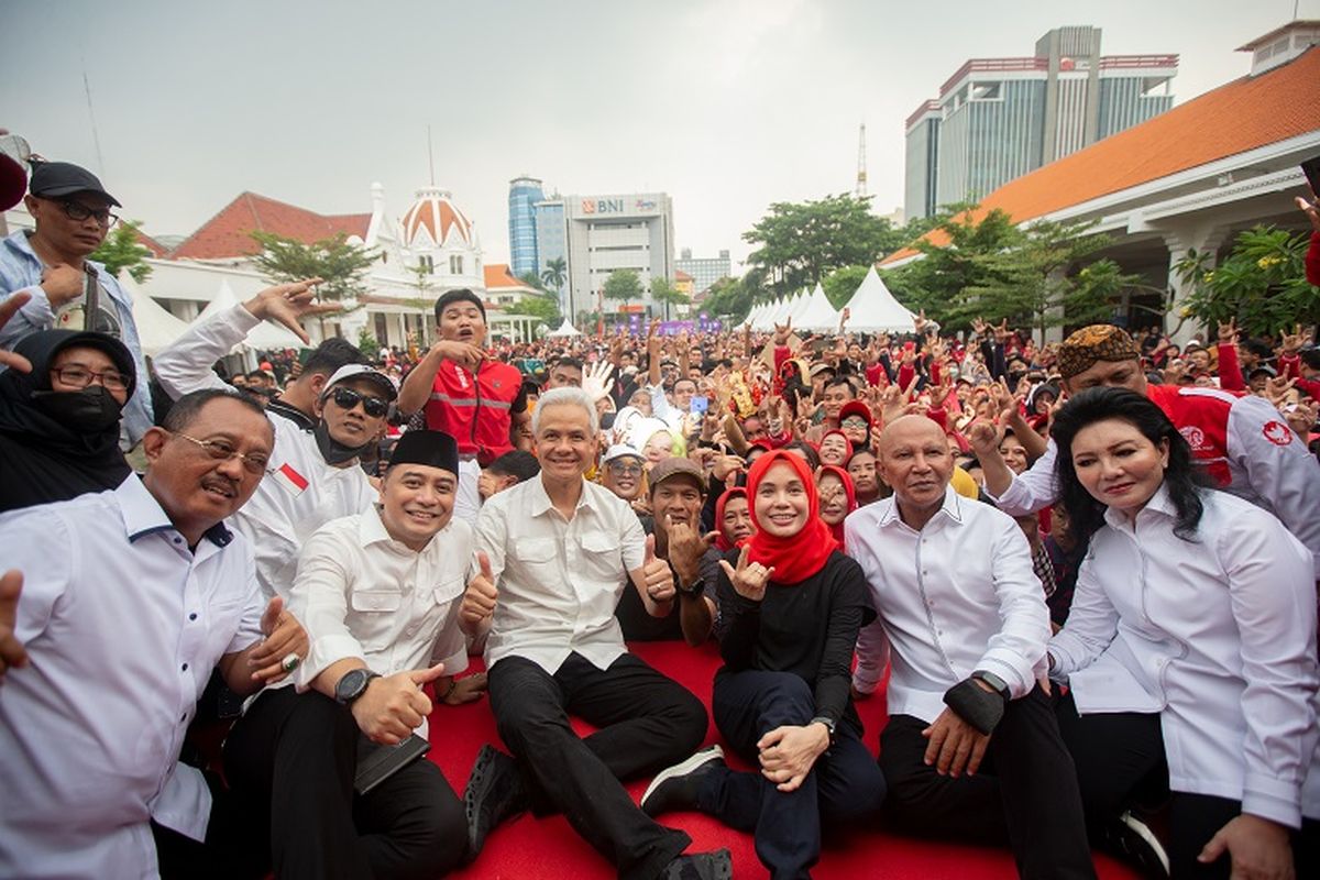 Calon Presiden (Capres) Republik Indonesia (RI) Ganjar Pranowo mengungkapkan, Jawa Timur (Jatim) merupakan provinsi pertama yang secara resmi melakukan konsolidasi PDI-P. Konsolidasi ini digelar di Surabaya, Sabtu (6/5/2023).