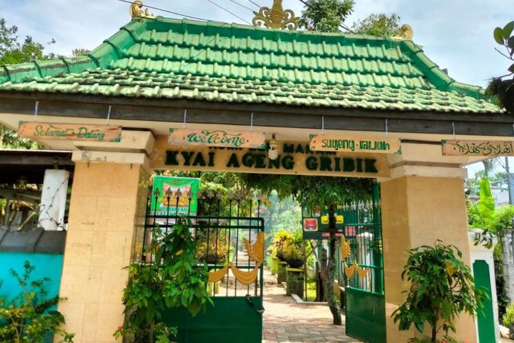 Pintu masuk Makam Ki Ageng Gribig 