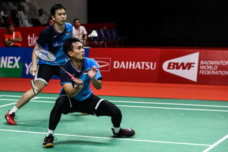 Pasangan ganda putra Indonesia, Mohammad Ahsan/Hendra Setiawan melawan wakil Taiwan, Lee Yang/Wang Chi Lin saat pertandingan babak perempat final Indonesia Masters 2020 di Istora Senayan, Jakarta, Jumat (17/1/2020). Ahsan/Hendra menang atas Lee/Wang (Taiwan) dalam tiga gim dengan skor 9-21, 21-15, 21-19 dalam tempo 44 menit.