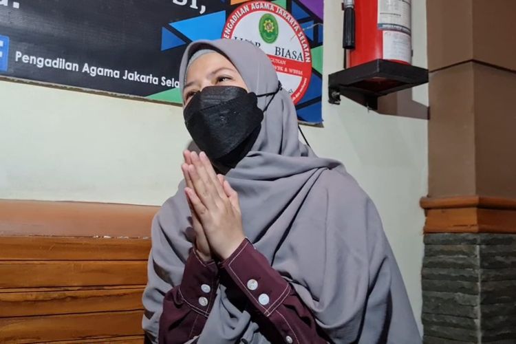 Natasha Rizky dan Desta hadir dalam sidang perdana kasus perceraiannya di Pengadilan Agama Jakarta Selatan.