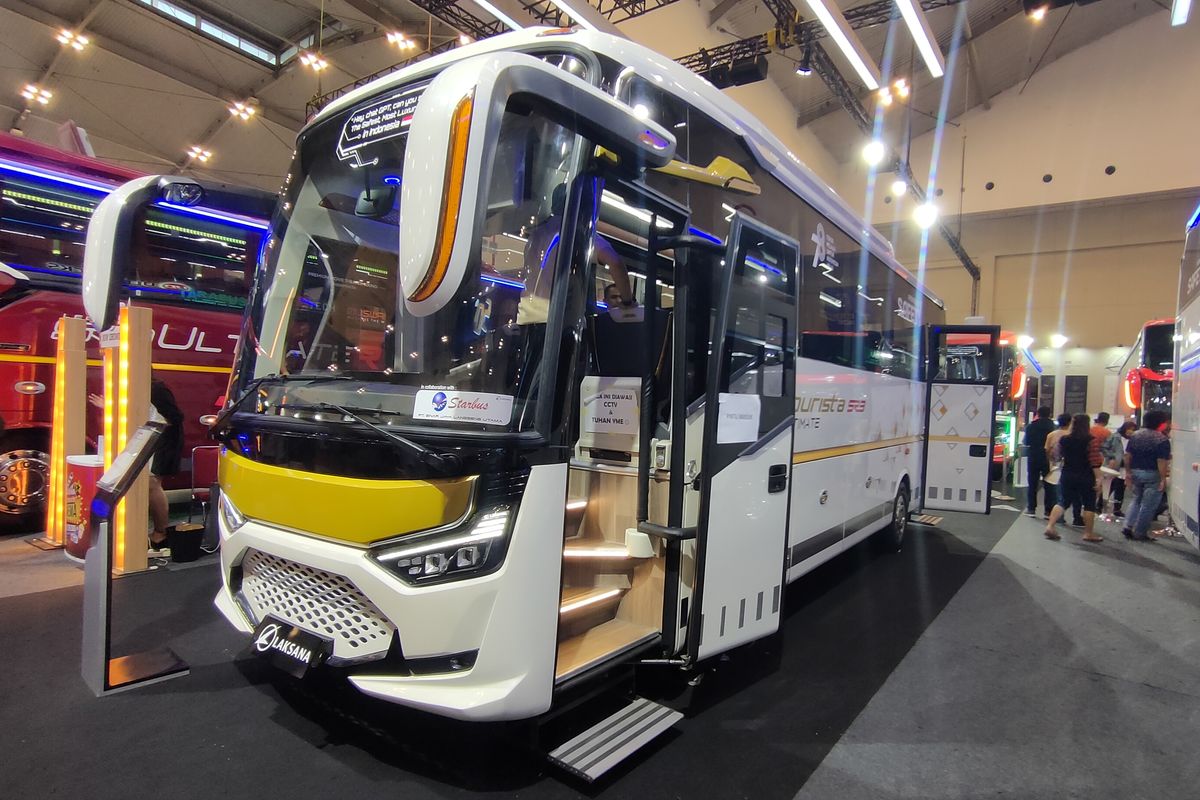 Bus baru Starbus divisi pariwisata PO Sinar Jaya