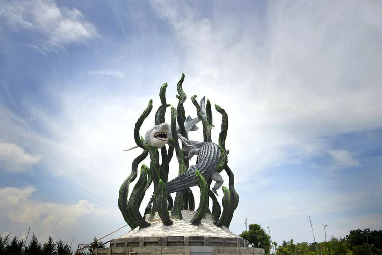 Patung yang merupakan lambang kota Surabaya atau monumen Sura dan Baya.