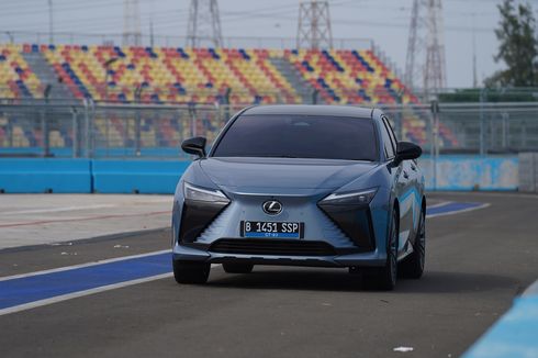 Impresi Singkat SUV Listrik Premium Lexus RZ 450e di Sirkuit Formula E