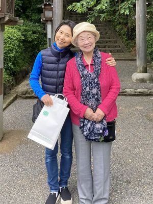 Michiko Tomioka (kiri) dan sang ibu, Mikiyo Kakutani (kanan) 